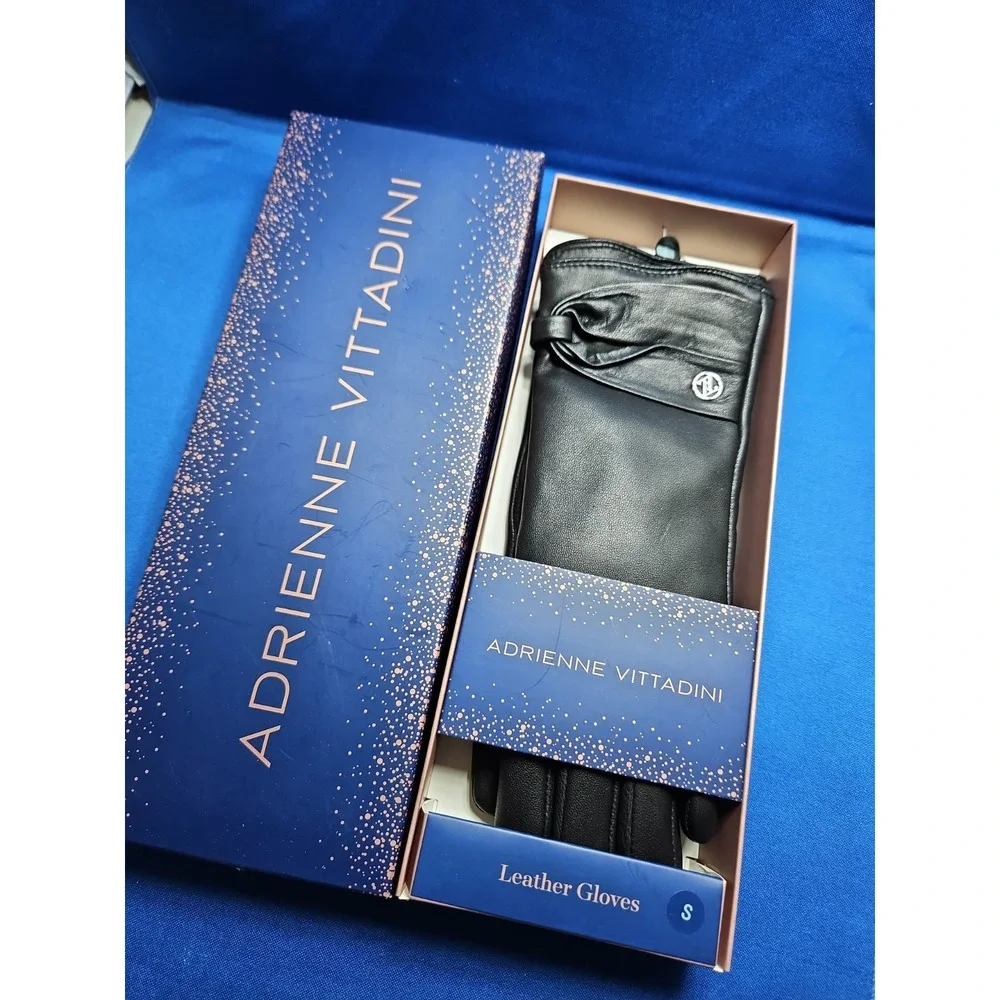Adrienne Vittadini Black Leather Wrist Gloves Lined Logo Medallion Small NEW